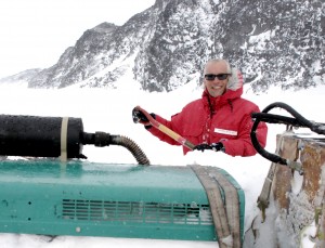 Digging out our generatos so that we can charge up the Pisten Bully (Photo MS)