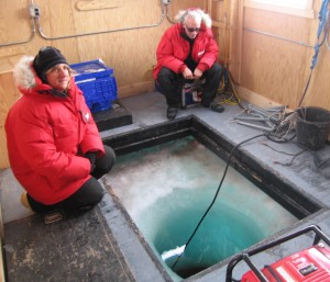 Dawn and Jeff wondering what is down in that dive hole (Photo AN)