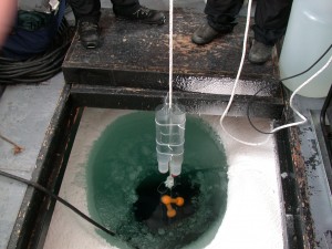 Deploying the sediment trap below the ice